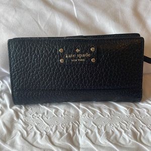 In really great condition! Very soft and has lots of pockets!